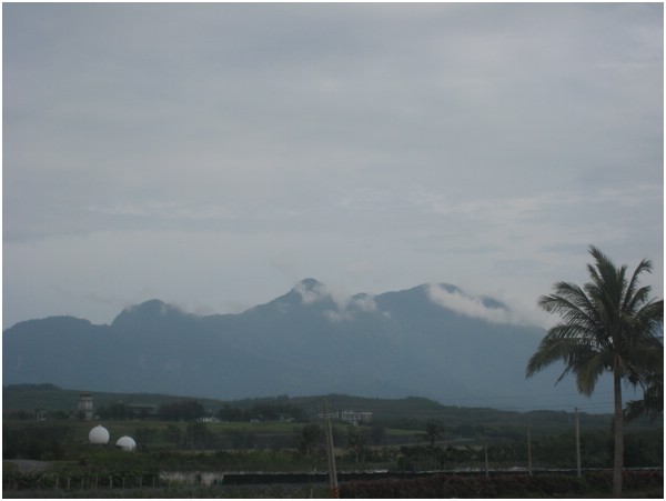 遠眺都蘭山2.jpg