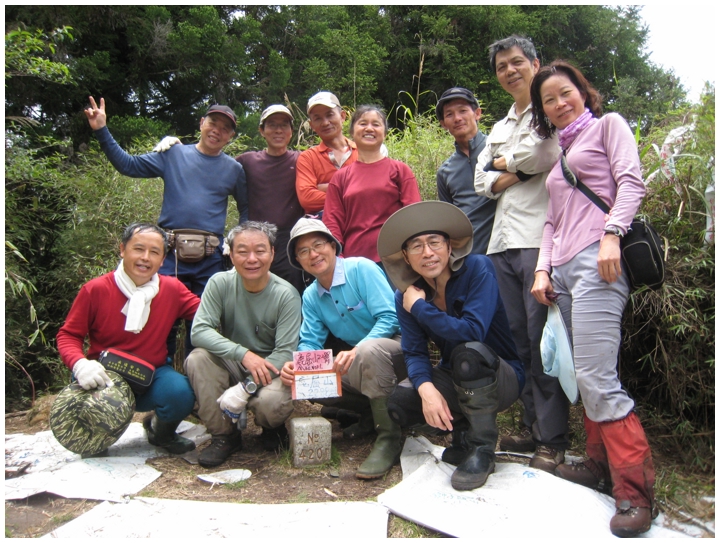 2010-05-02_11-09-45-登頂鹿屈山.JPG